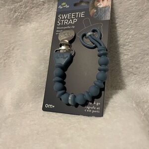 Itzy Ritzy Sweetie Strap in Blue